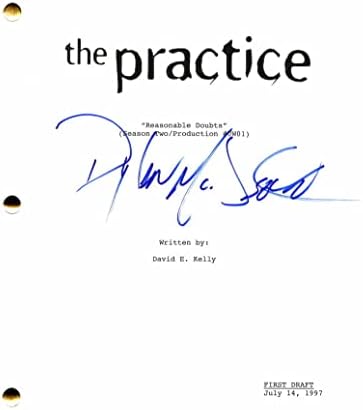 דילן מק'דרמוט חתם על חתימה על התרגול התסריט המלא של הפרק - סיפור אימה אמריקאי, חוק וסדר: פשע מאורגן