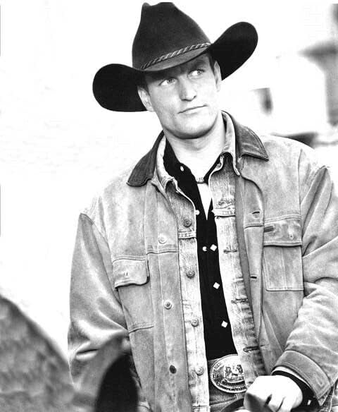 וודי הרלסון על סוס במערבי ללבוש 1994 דרך הקאובוי 24x30 פוסטר